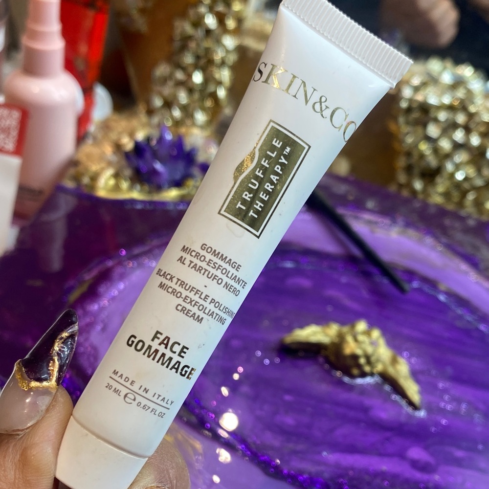 Skin&Co Truffle Therapy Face Gommage - White Tube